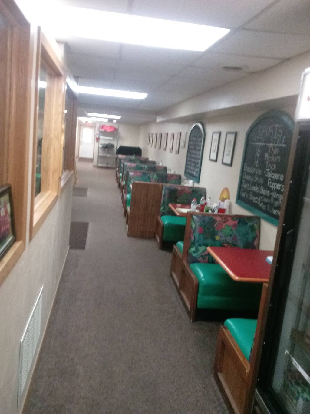 Jakes Pizza | restaurant | 115 W Main St, Winneconne, WI 54986, USA | 9205829222 OR +1 920-582-9222