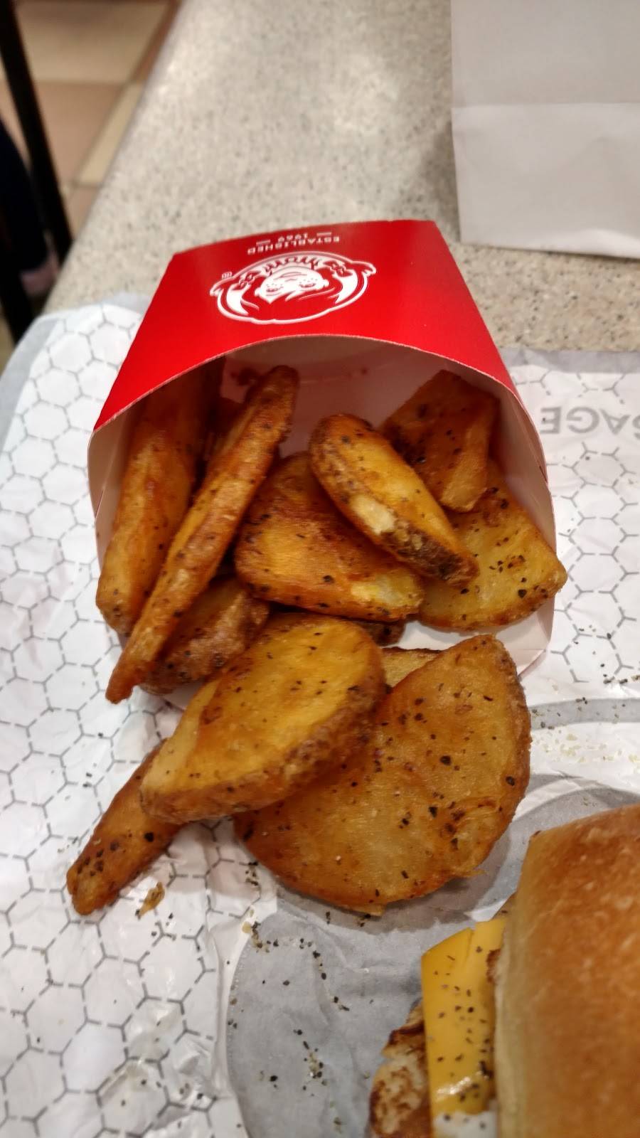 Wendys | restaurant | Dma/Mcnamara, 2506 Worldgateway Pl, Detroit, MI 48242, USA | 7342290610 OR +1 734-229-0610