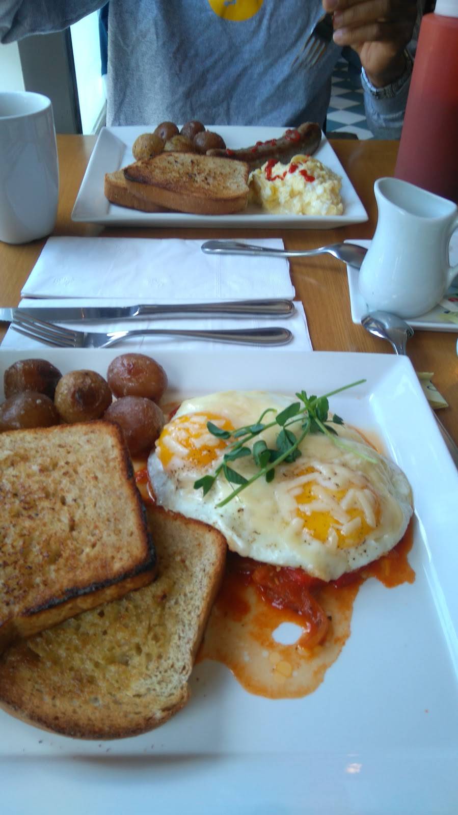 The Bleu Turtle | restaurant | 215 St Paul St W, St. Catharines, ON L2S 2E1, Canada | 2896906442 OR +1 289-690-6442