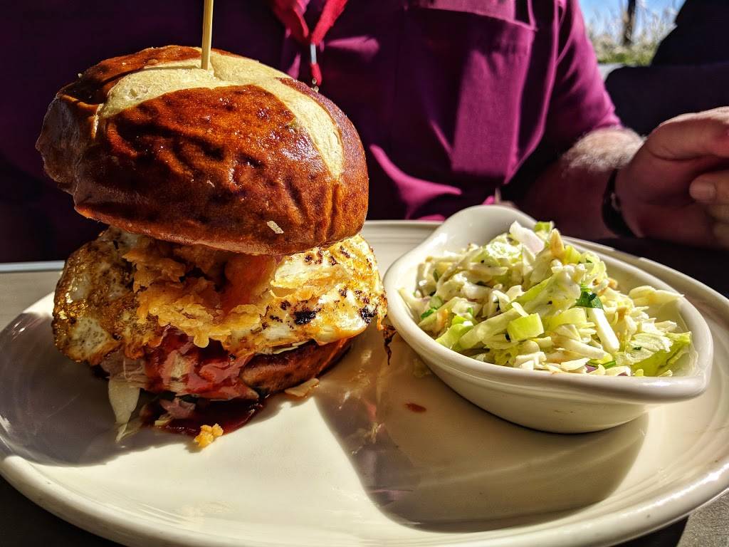 Blue Moon Taphouse | restaurant | 333 Waterside Dr #108, Norfolk, VA 23510, USA | 7574267433 OR +1 757-426-7433