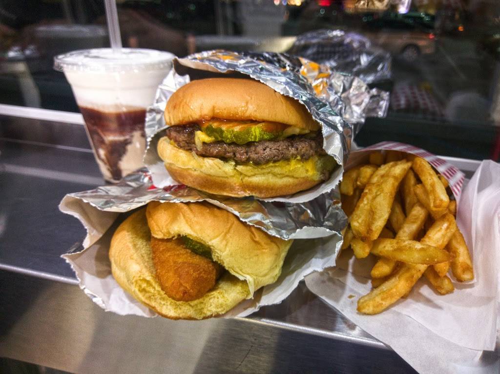 Burger City | restaurant | 1900 Hempstead Turnpike, East Meadow, NY 11554, USA | 5163853355 OR +1 516-385-3355