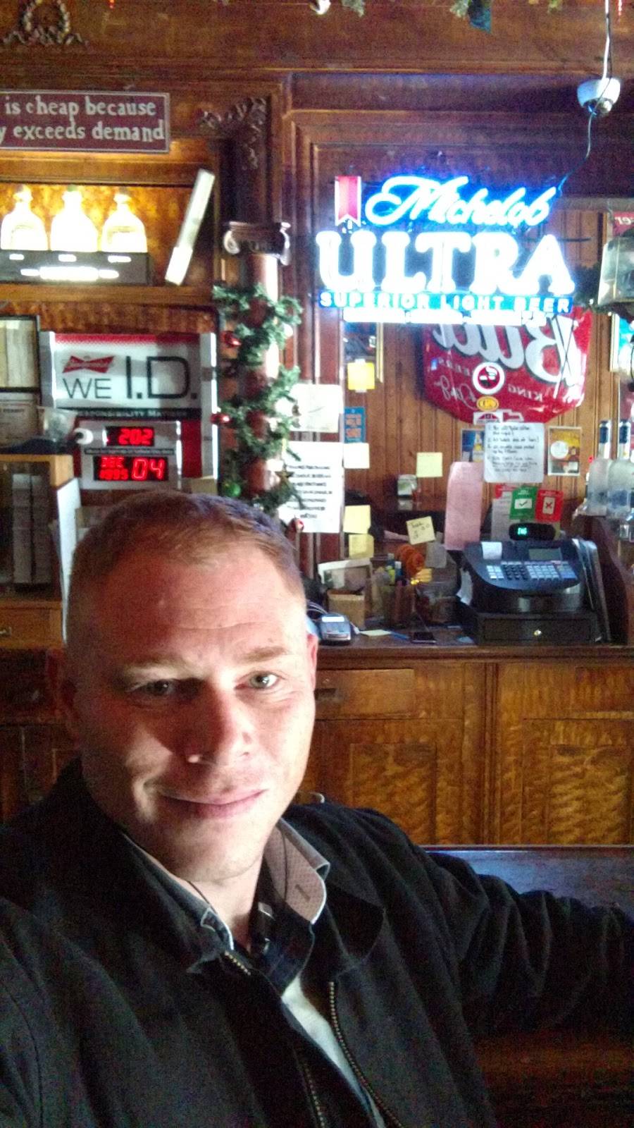 Wagon Wheel Bar | restaurant | 612 Central Ave, Nebraska City, NE 68410, USA | 4028739827 OR +1 402-873-9827