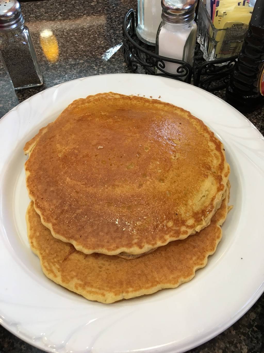 Village Grill Café & Family Restaurant | restaurant | 841 E Eleven Mile Rd, Royal Oak, MI 48067, USA | 2485658565 OR +1 248-565-8565