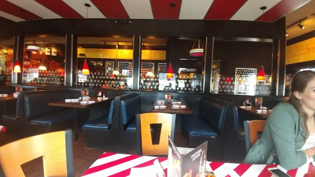 TGI Fridays | restaurant | 2801 E Central Texas Expy, Killeen, TX 76543, USA | 2549532117 OR +1 254-953-2117