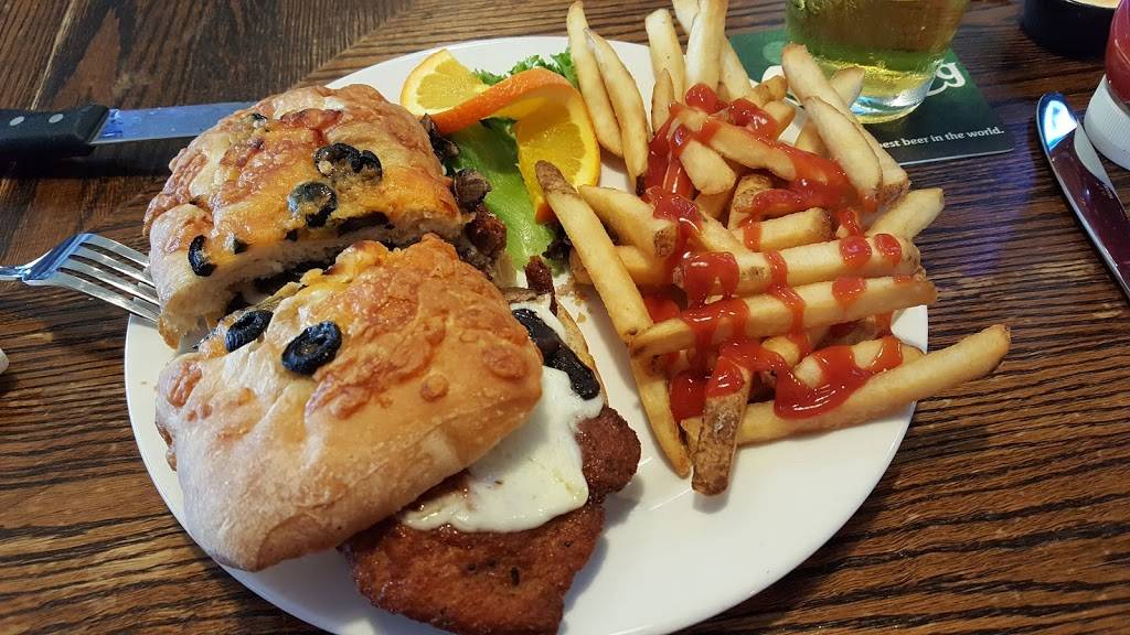 The Stout Monk | restaurant | 478 Dundas St W, Oakville, ON L6H 6Y3, Canada | 9052574004 OR +1 905-257-4004