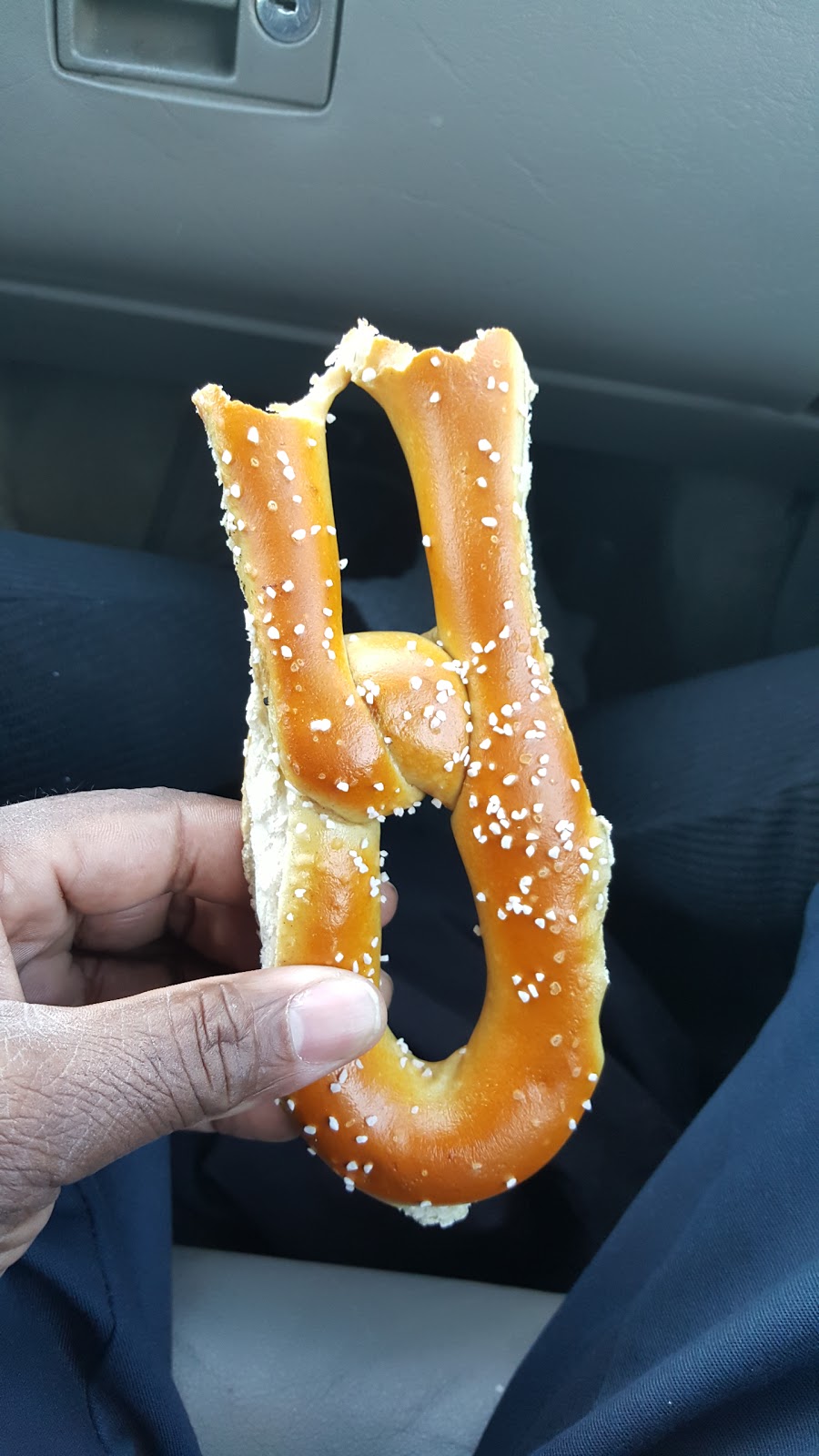 Philly Pretzel Factory | bakery | 2655 S 3rd St, Philadelphia, PA 19148, USA | 2153390111 OR +1 215-339-0111