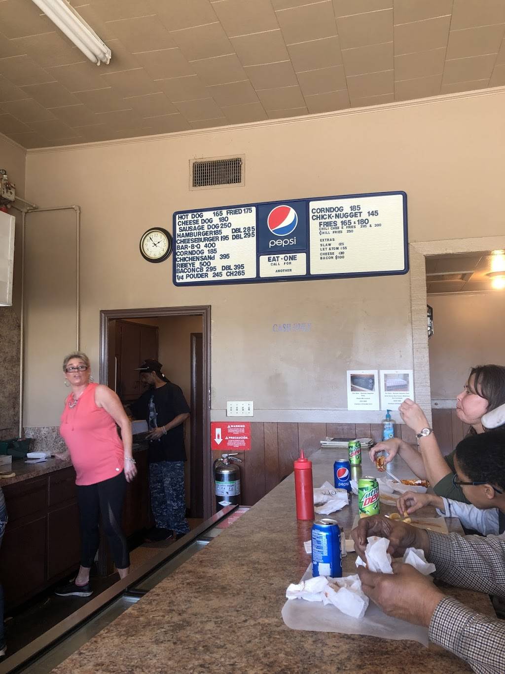 Bills Place | restaurant | 127 N Patterson St, Maxton, NC 28364, USA | 9108445137 OR +1 910-844-5137