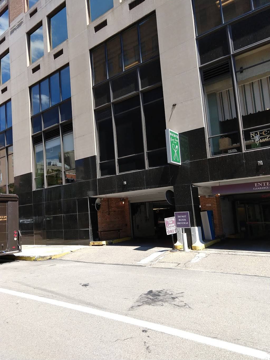 Nickys Grant Street | restaurant | 310 Grant St #100, Pittsburgh, PA 15219, USA | 4123913900 OR +1 412-391-3900