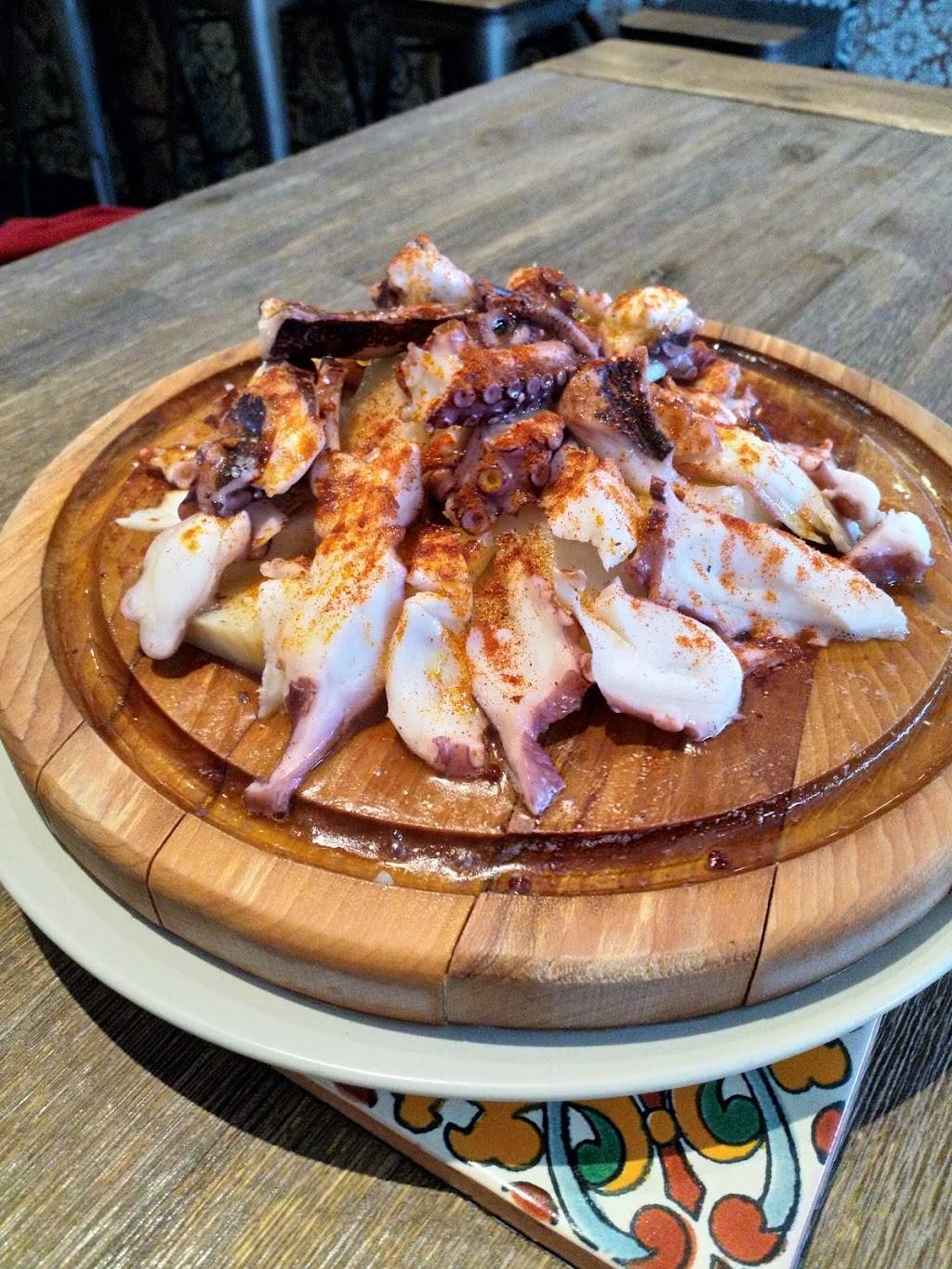 La Paella | restaurant | 1146 Queen St E, Toronto, ON M4M 1L1, Canada | 4165461055 OR +1 416-546-1055