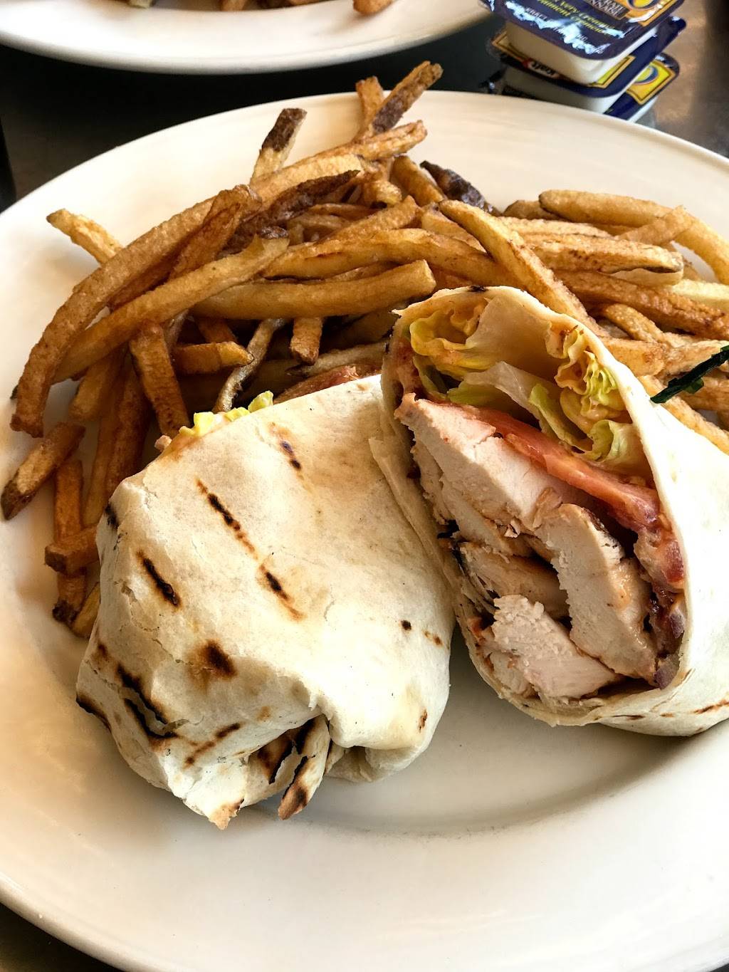 Sarahs Café & Bar | restaurant | 1426 Danforth Ave, Toronto, ON M4J 1N4, Canada | 4164063121 OR +1 416-406-3121