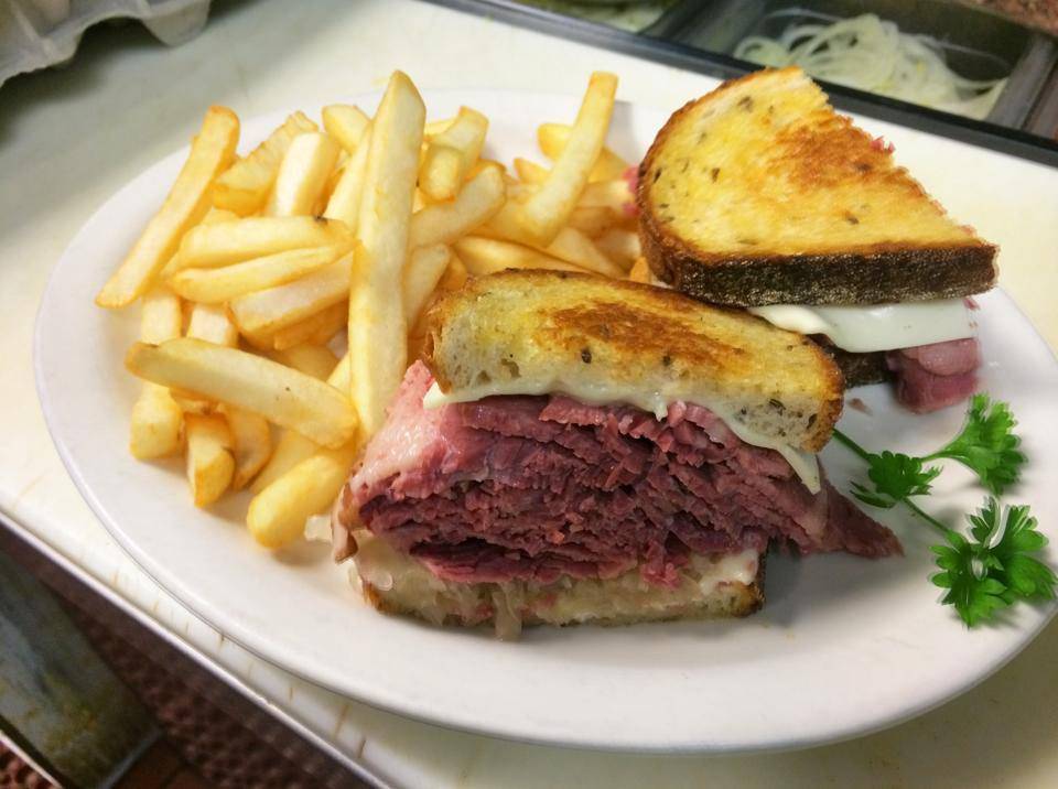 Guss Family Restaurant | restaurant | 4377 State Rd, Cleveland, OH 44109, USA | 2166615967 OR +1 216-661-5967