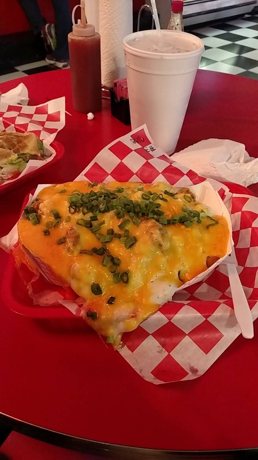 Burger Town | restaurant | 6223 W Roundbunch Rd, Orange, TX 77630, USA | 4097358840 OR +1 409-735-8840