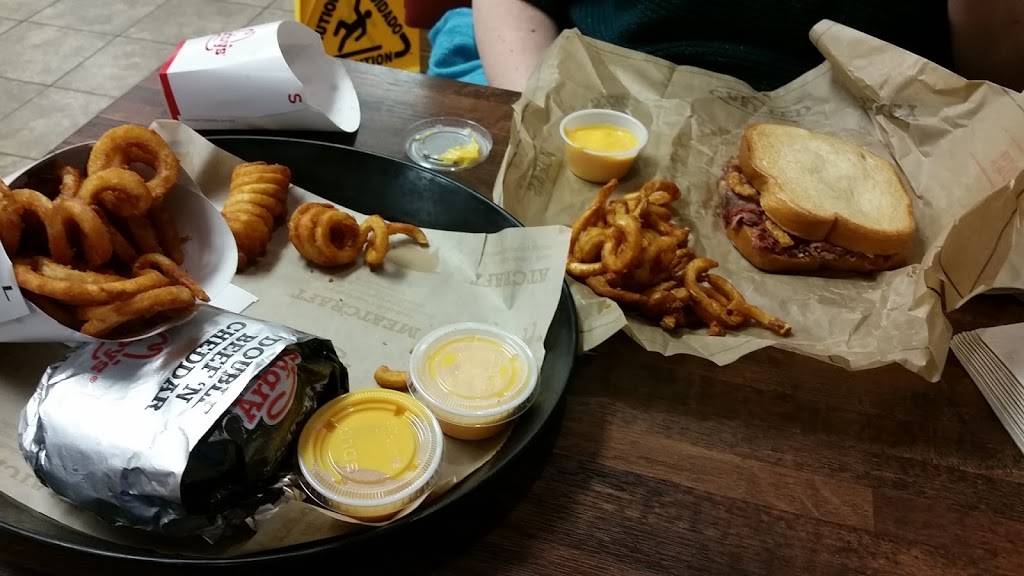 Arbys | restaurant | 10 Main St, Dubuque, IA 52001, USA | 5635570531 OR +1 563-557-0531