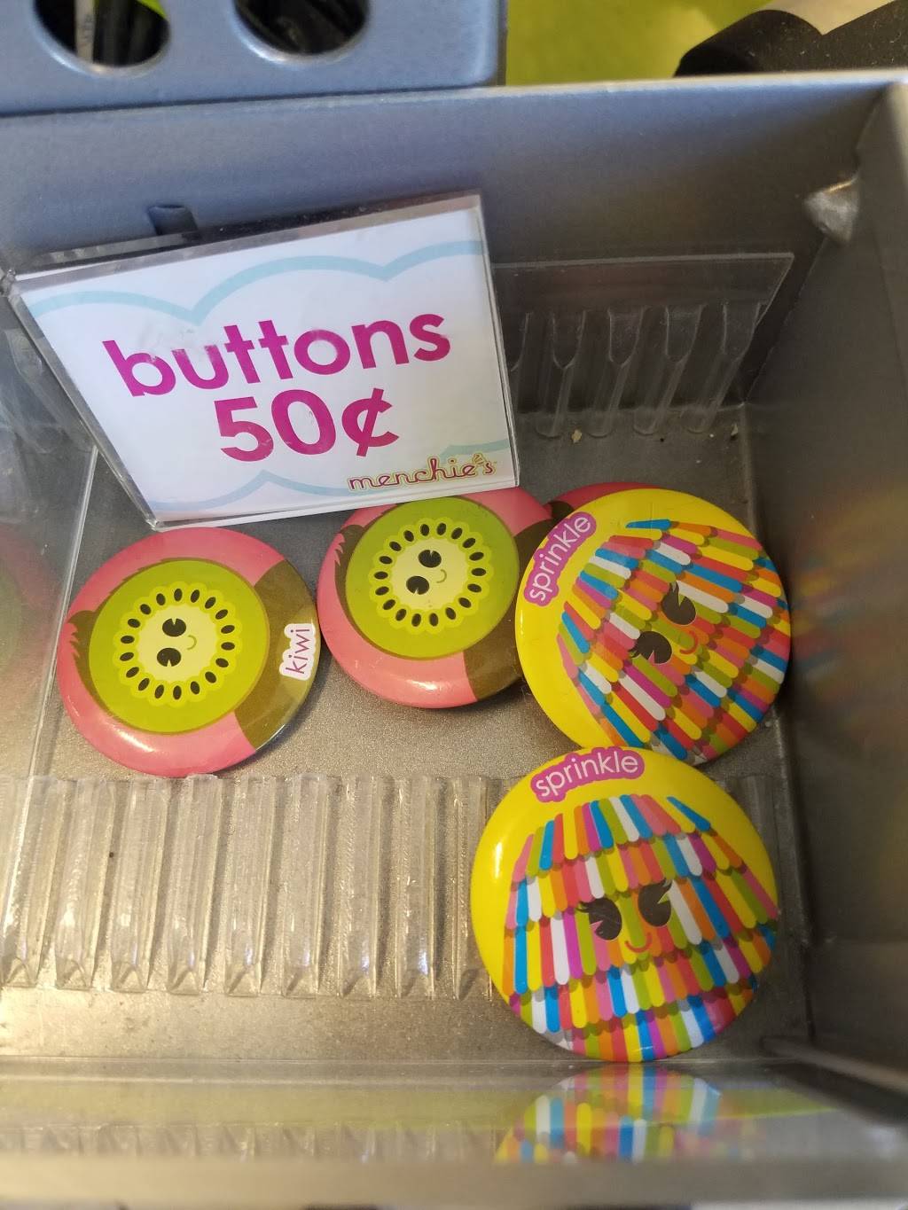 Menchies Frozen Yogurt | restaurant | 110 General Stilwell Dr Suite104, Marina, CA 93933, USA | 8313240236 OR +1 831-324-0236