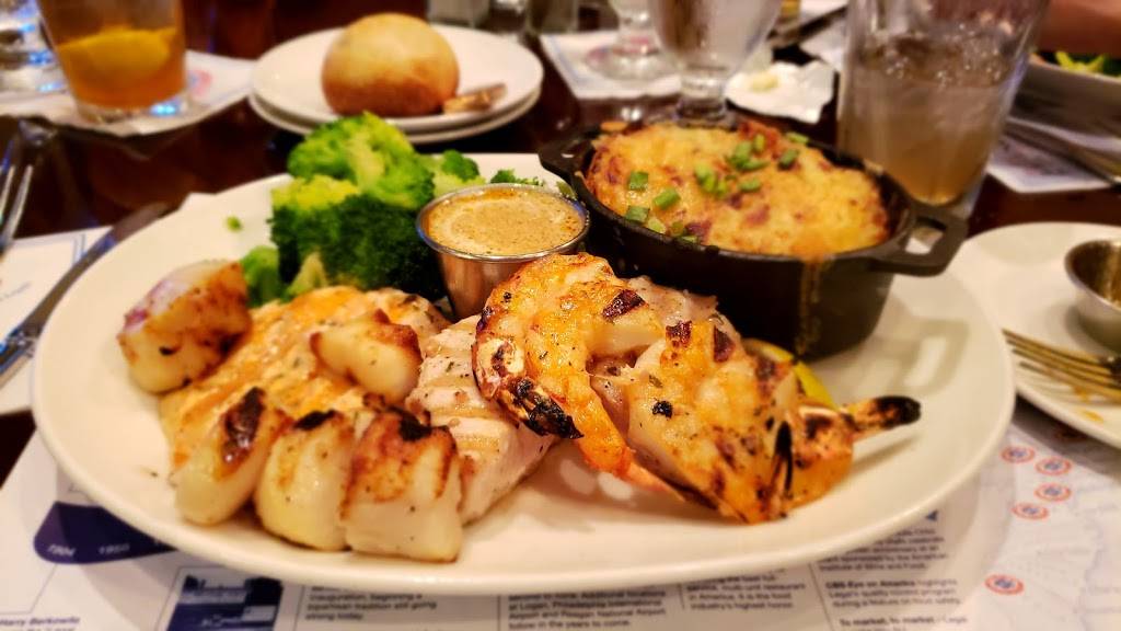 Legal Sea Foods | restaurant | 320 23rd St S, Arlington, VA 22202, USA | 7034151200 OR +1 703-415-1200