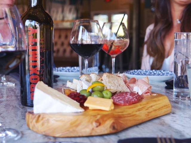 Thee Tree House | restaurant | 1809 W Platt St, Tampa, FL 33606, USA | 8138555778 OR +1 813-855-5778