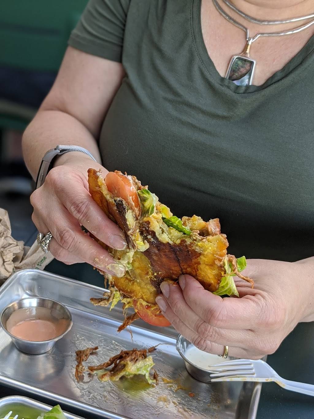 El Arepon | restaurant | 3618 Farnam St, Omaha, NE 68131, USA | 4024038146 OR +1 402-403-8146