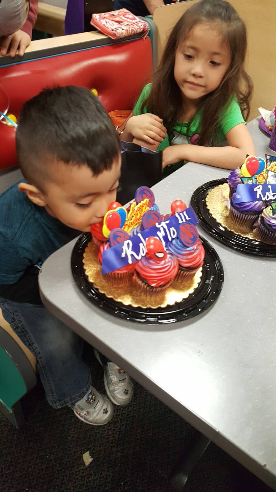 Chuck E. Cheeses | restaurant | 238 SW Military Dr, San Antonio, TX 78221, USA | 2109275848 OR +1 210-927-5848