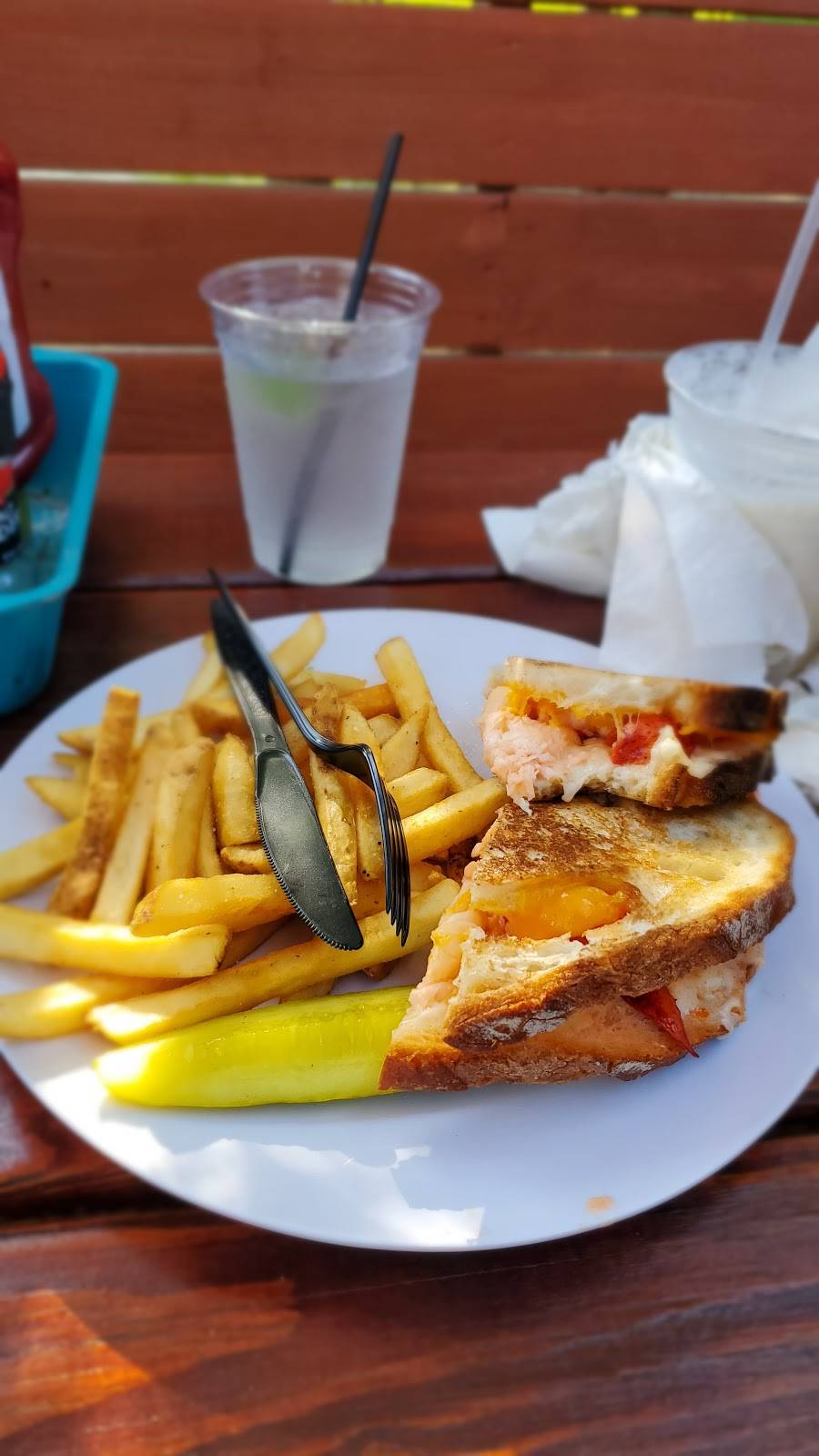 Quahog Republic: Waterfront Eatery | restaurant | 197 Onset Ave, Wareham, MA 02571, USA | 5082959300 OR +1 508-295-9300