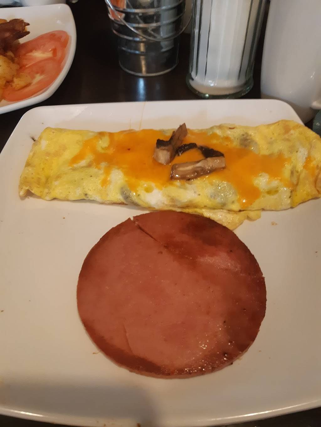 The Flat Top Grill | restaurant | 1554 RR 20, Saint Anns, ON L0R 1Y0, Canada | 9053864848 OR +1 905-386-4848