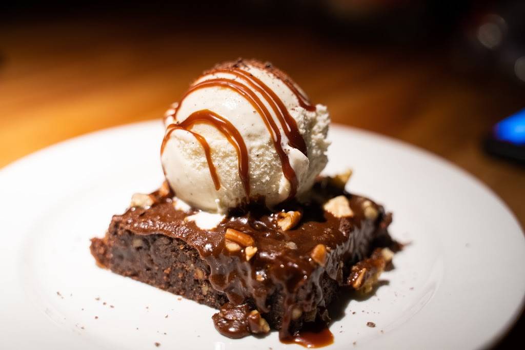 Houstons | restaurant | 2991 Michelson Dr, Irvine, CA 92612, USA | 9498330977 OR +1 949-833-0977