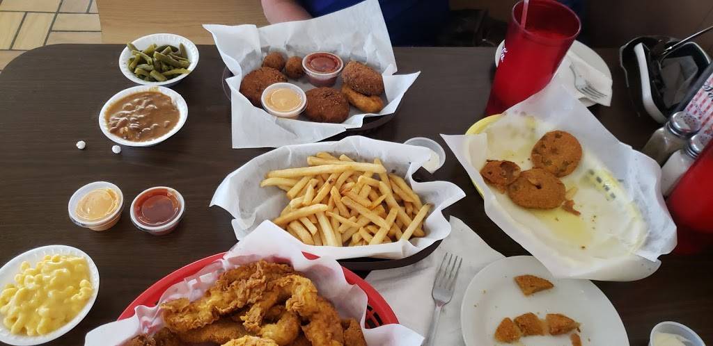 Sams Southern Eatery | restaurant | 420 S Green River Rd, Evansville, IN 47715, USA | 8124012220 OR +1 812-401-2220