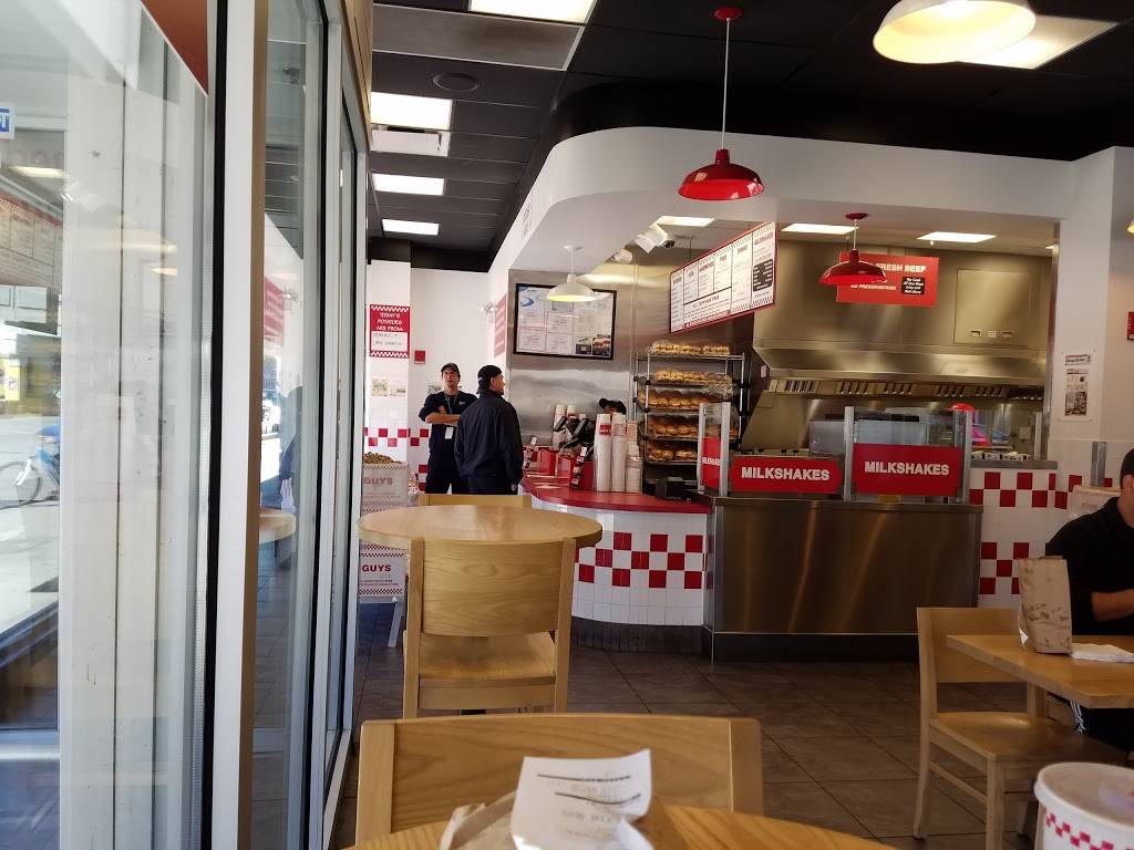 Five Guys | meal takeaway | 6477 N Sheridan Rd, Chicago, IL 60626, USA | 7732629810 OR +1 773-262-9810