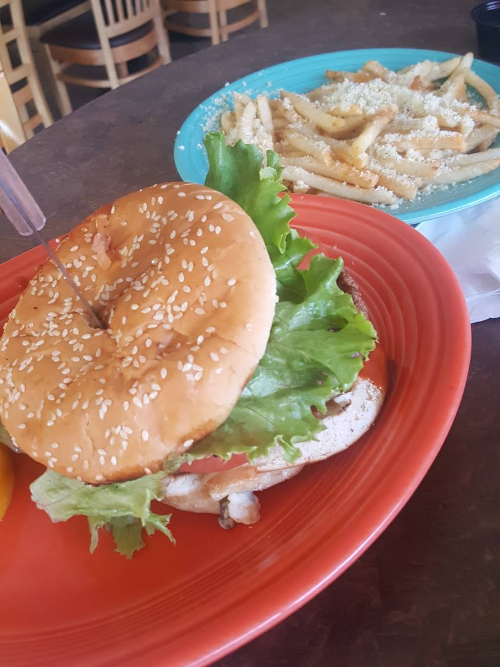 Whirlows | restaurant | 1926 N Pacific Ave, Stockton, CA 95204, USA | 2094662823 OR +1 209-466-2823