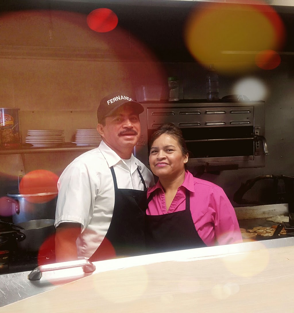 Mollies Kountry Kitchen | restaurant | 16727 Bear Valley Rd, Hesperia, CA 92345, USA | 7609493031 OR +1 760-949-3031