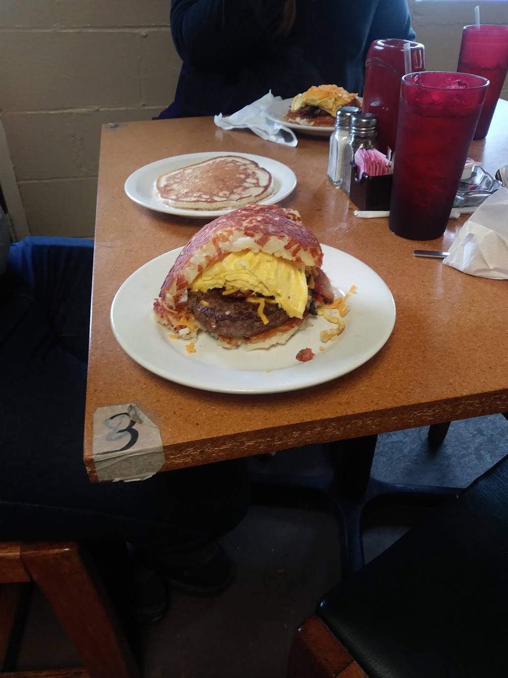 Belles Little Country Kitchen | restaurant | 210 W High St, Lebanon, TN 37087, USA | 6155476888 OR +1 615-547-6888