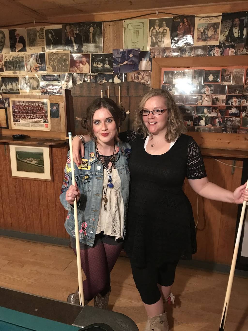 Rainbow Road Club | restaurant | 137 Berryville Pike, Charles Town, WV 25414, USA | 3047253540 OR +1 304-725-3540