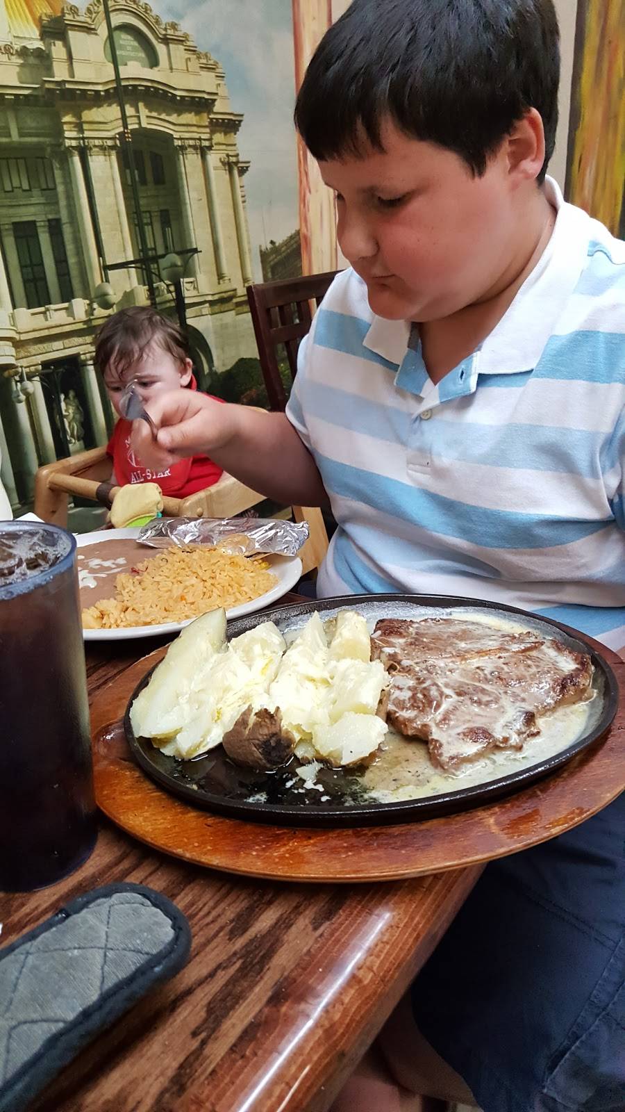 El Mexicano | restaurant | 15 Factory St, Alamo, TN 38001, USA | 7316963344 OR +1 731-696-3344