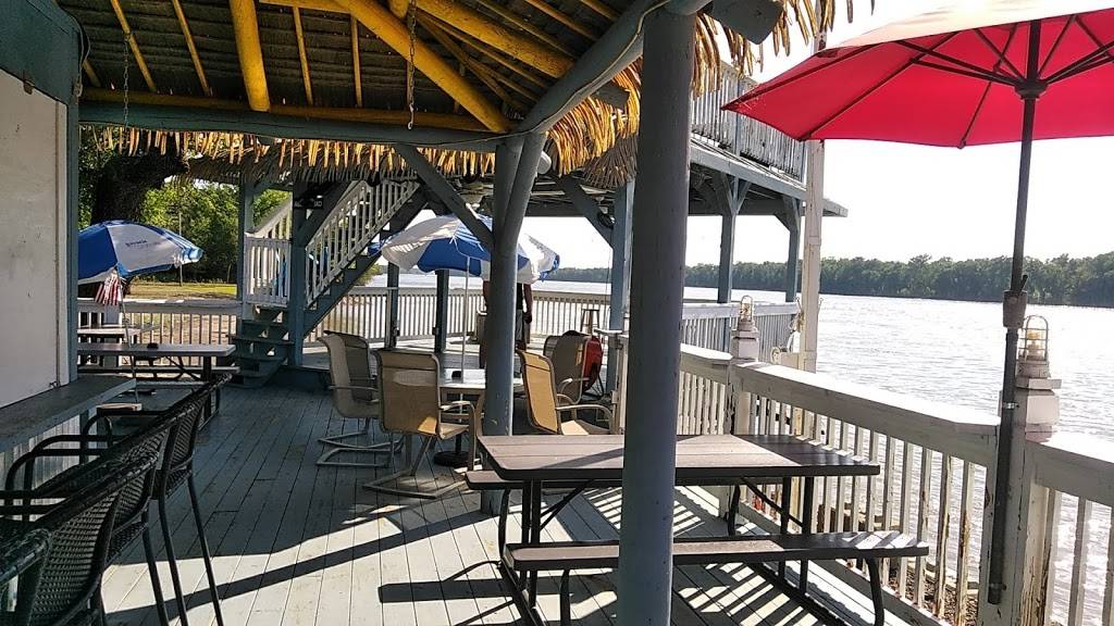 Boathouse Food & Deck | restaurant | 601 N Shore Dr, St Charles, MO 63301, USA | 6362503300 OR +1 636-250-3300