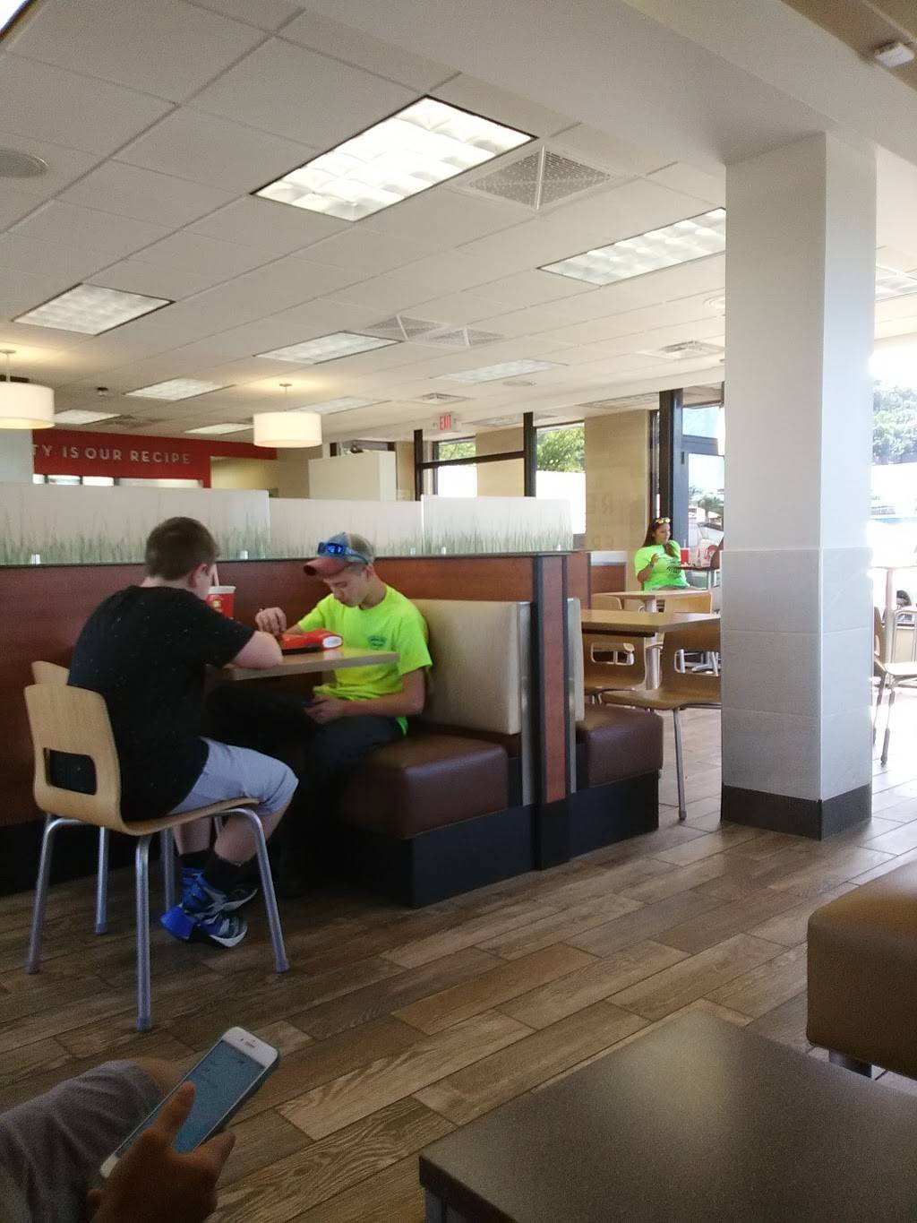 Wendys | restaurant | 3515 MacCorkle Ave SE E, Charleston, WV 25304, USA | 3049256814 OR +1 304-925-6814