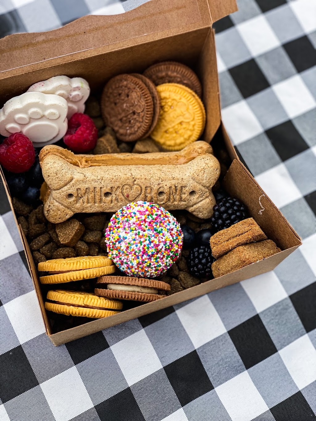 The Local Cheese Board, Co. | restaurant | 105 E Race St, Kingston, TN 37763, USA | 8652217611 OR +1 865-221-7611