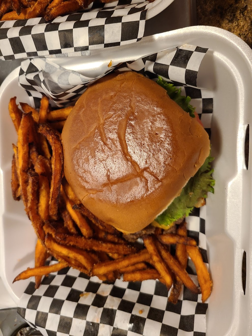 The Burger Grind | restaurant | 1405 N 7th St, West Monroe, LA 71291, USA | 3185705432 OR +1 318-570-5432