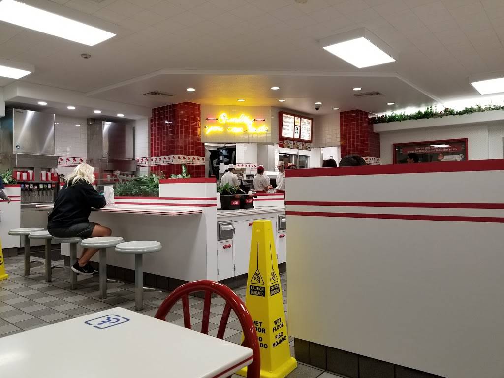In-N-Out Burger | restaurant | 575 W Clover Rd, Tracy, CA 95376, USA | 8007861000 OR +1 800-786-1000