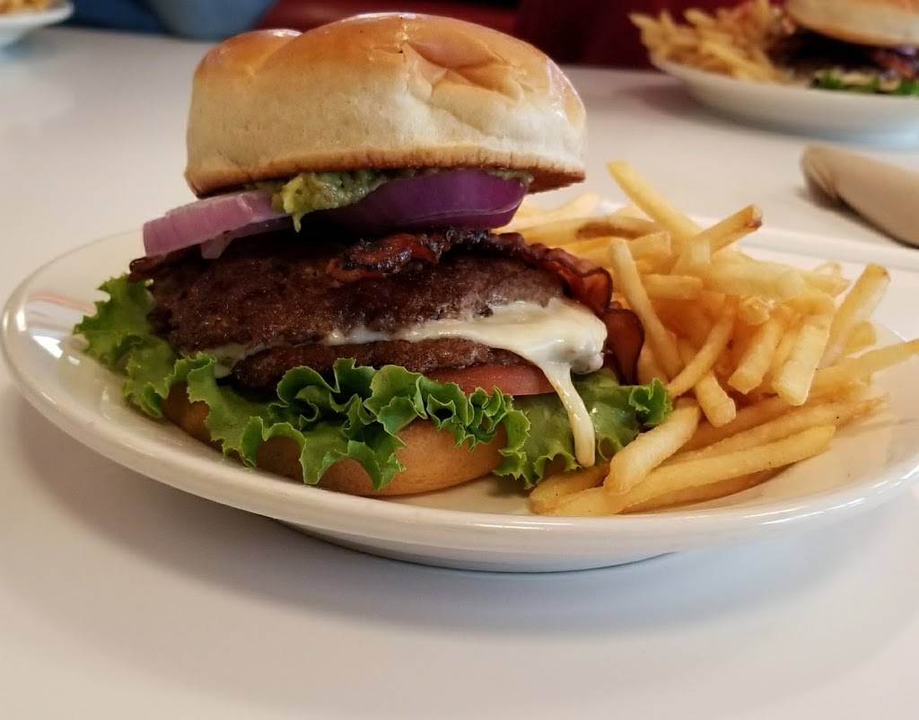 Steak n Shake | restaurant | 2121 N State St, Greenfield, IN 46140, USA | 3174671581 OR +1 317-467-1581