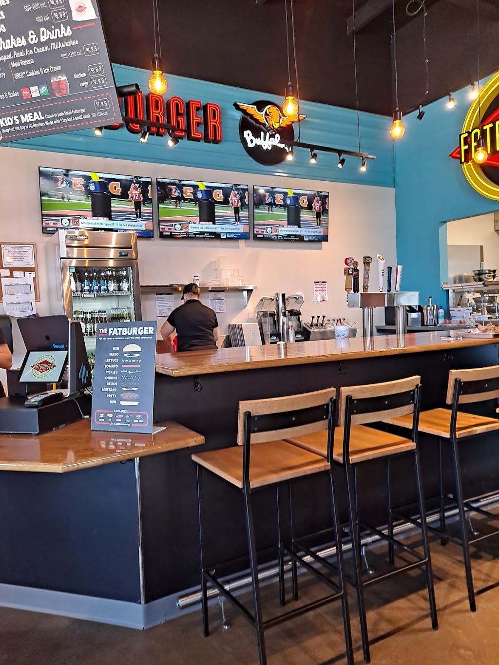 Fatburger & Buffalos Express | restaurant | 114 Versailles Blvd, Alexandria, LA 71303, USA | 3186257488 OR +1 318-625-7488