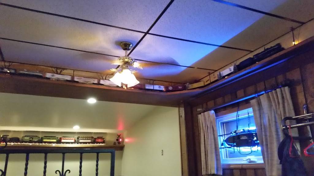 Buddys Clubhouse | restaurant | 2364 Washington St, Dubuque, IA 52001, USA | 5635889932 OR +1 563-588-9932