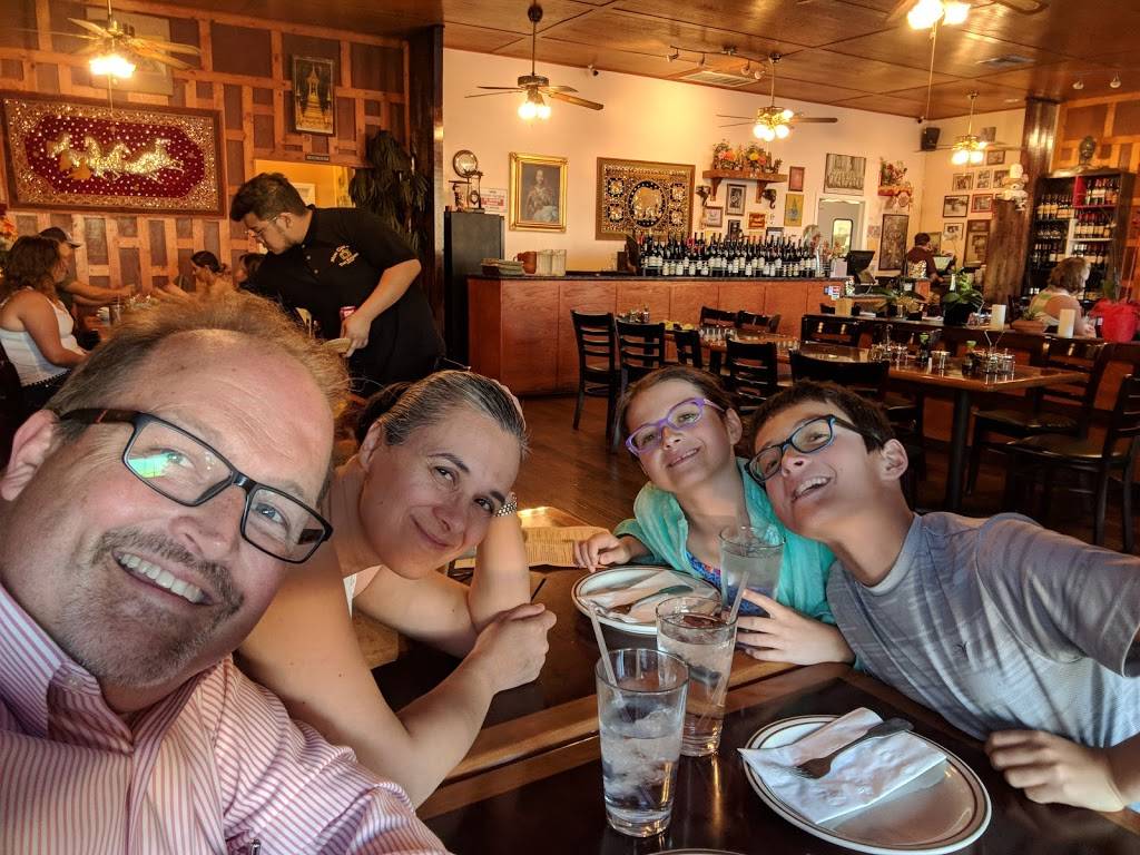 Mom Can Cook Thai Kitchen | restaurant | 18358 Soledad Canyon Rd, Santa Clarita, CA 91387, USA | 6612518103 OR +1 661-251-8103