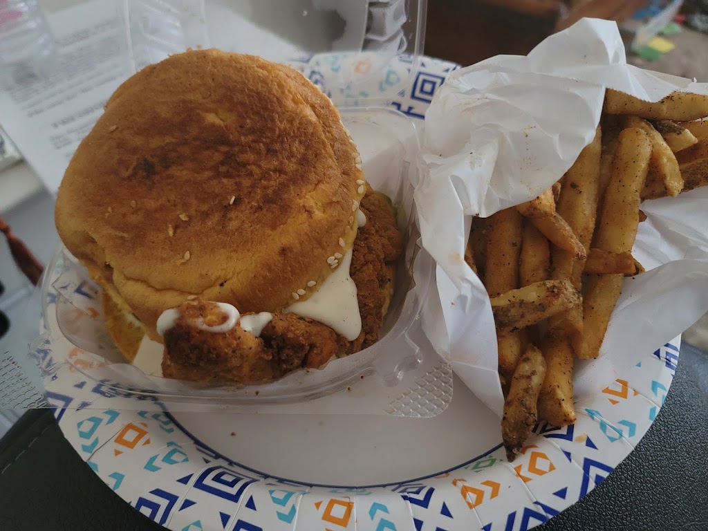 Hippo Burgers | restaurant | 16344 Wallisville Rd Suite 100, Houston, TX 77049, USA | 2818645437 OR +1 281-864-5437