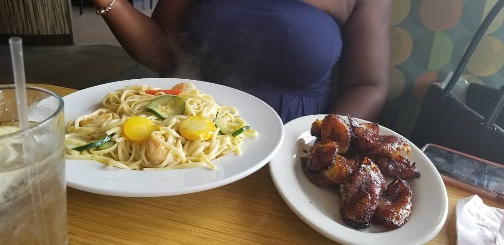 Carenas Jamaican Grille | restaurant | 7102 Midlothian Turnpike, Richmond, VA 23225, USA | 8044225375 OR +1 804-422-5375