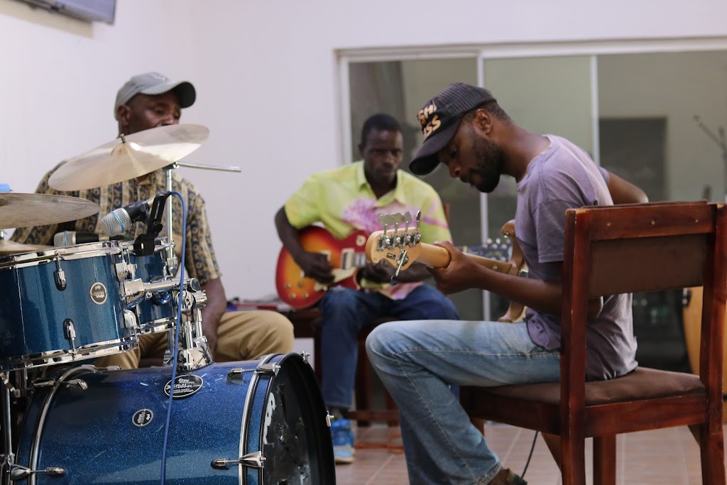 Spitzkop Leisure Center | restaurant | Skyline Apartments, 40 Memorial Hwy #22C, New Rochelle, NY 10801, USA | 6467049622 OR +1 646-704-9622