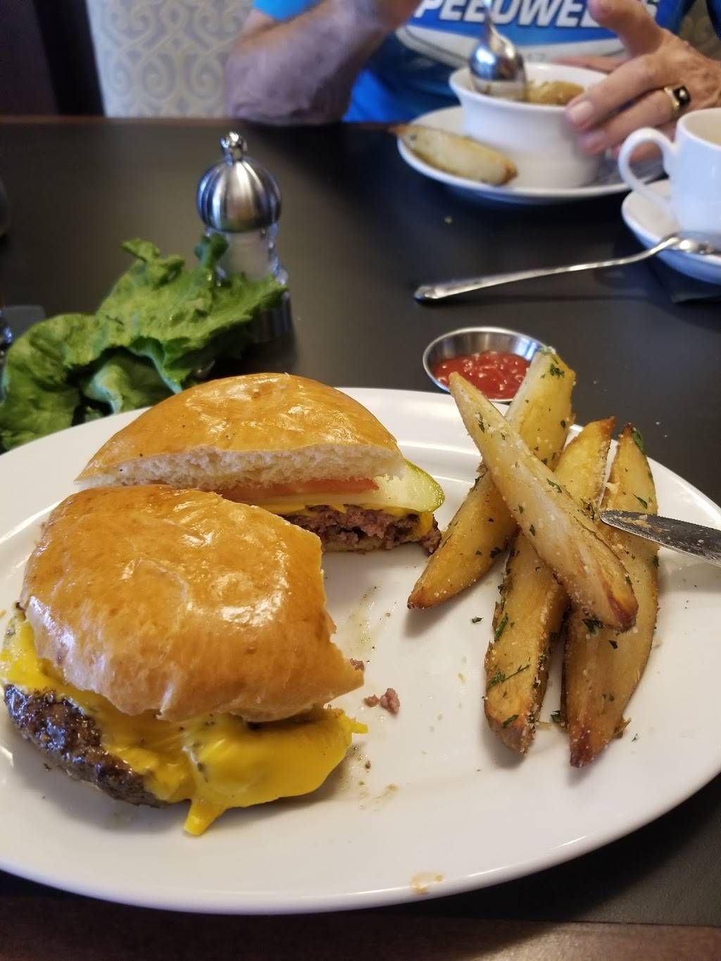 Rob Dobs | restaurant | 801 N Hershey Rd, Bloomington, IL 61704, USA | 3095903434 OR +1 309-590-3434