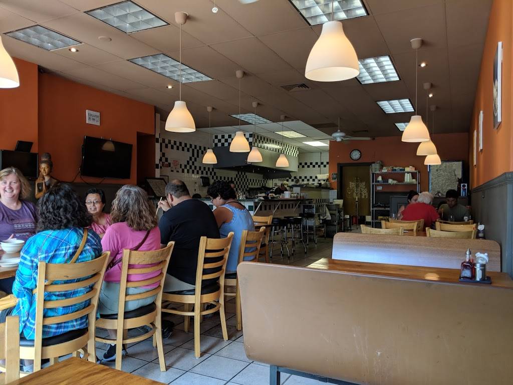 Futatsuki Ramen | restaurant | 4621 N Broadway, Chicago, IL 60640, USA | 7735619999 OR +1 773-561-9999