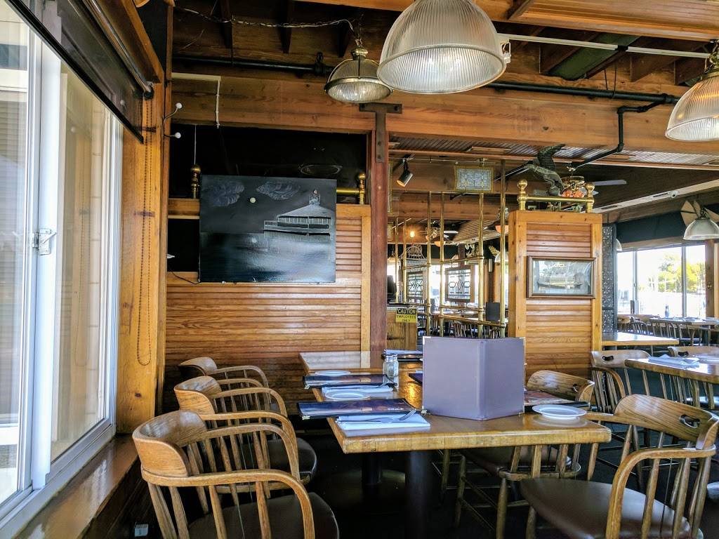 Quinns Lighthouse | restaurant | 1951 Embarcadero, Oakland, CA 94606, USA | 5105362050 OR +1 510-536-2050