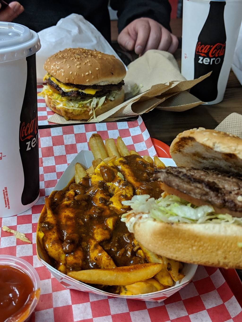 Smokehouse | restaurant | 3115 Telegraph Ave, Berkeley, CA 94705, USA | 5108453640 OR +1 510-845-3640