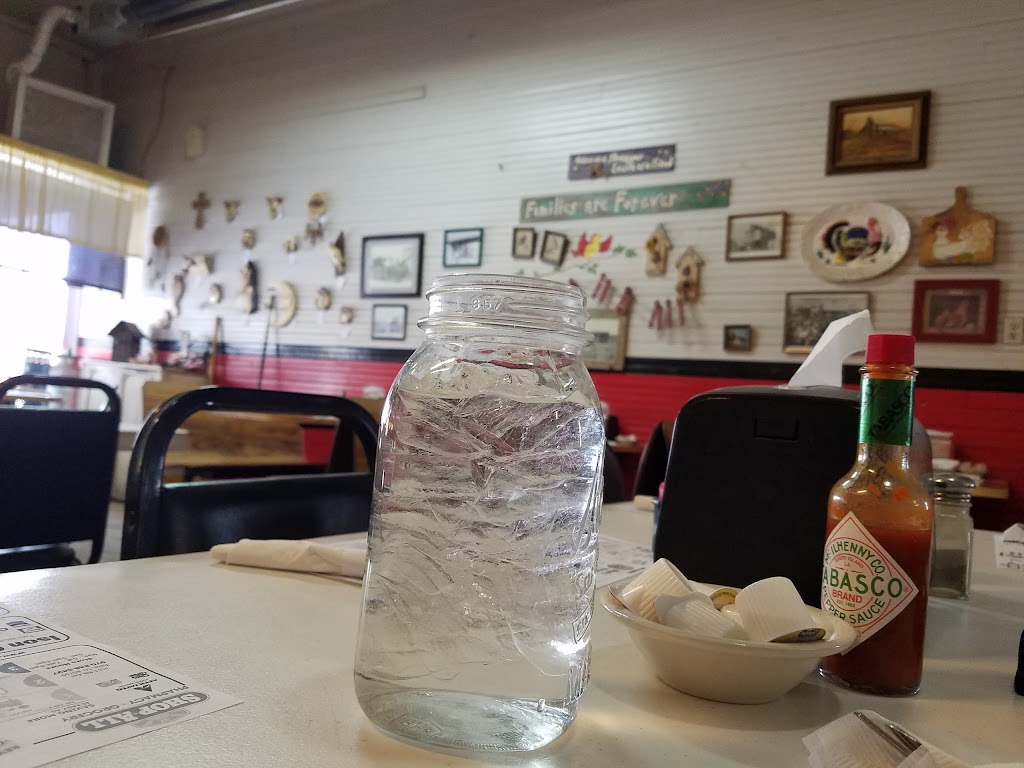 Moms Kitchen Cafe | restaurant | 101 S Washington St, Otis, CO 80743, USA | 9702463414 OR +1 970-246-3414