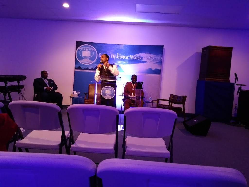 Woods Ribs & Fish | restaurant | G5037 Saginaw St, Flint, MI 48505, USA | 8102449935 OR +1 810-244-9935